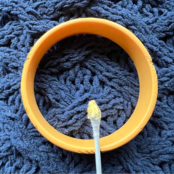Carved Bakelite Yellow Bangle Bracelet Real Vintage Egg Yolk - Picture 9 of 9
